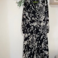 Нова стилна черна бяла разкошна феерична елегантна плисирана плисе рокля Reserved , снимка 6 - Поли - 42179190