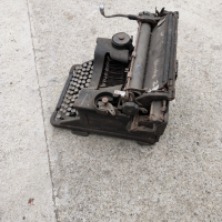 Стара пишеща машина , снимка 1 - Антикварни и старинни предмети - 44621051