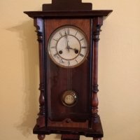 Много стар стенен часовник 