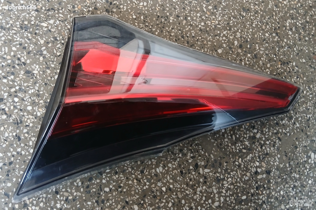 Десен стоп на багажника Toyota Rav4 4 2015-2017 Тойота Рав4 81580-42031, снимка 1