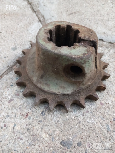 Зъбно колело за верига за силоотводния вал , снимка 1