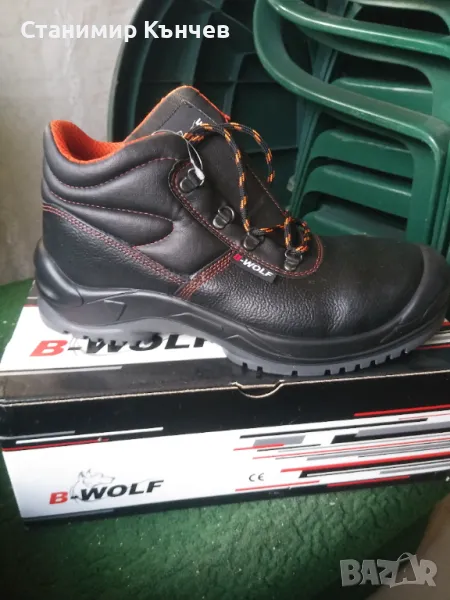 Работни обувки с метално бомбе и пластина размер 42, снимка 1