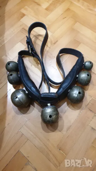 Стар конски гердан с големи звънци- орехчета, снимка 1