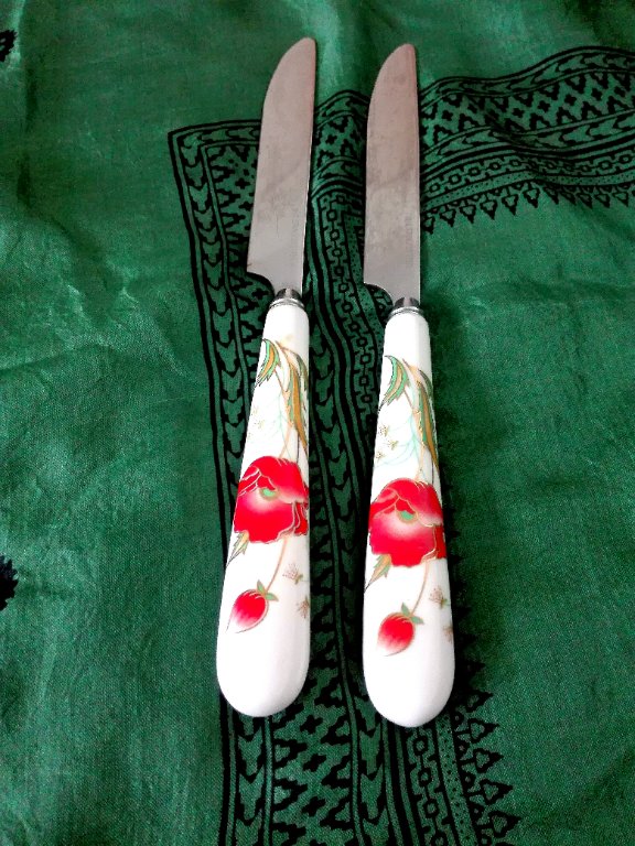 Ножове с порцеланови дръжки в Прибори за хранене, готвене и сервиране в гр.  Хасково - ID37815204 — Bazar.bg