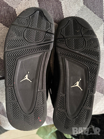 Nike Air Jordan 4 Retro Black Cat -оригинални, снимка 8 - Маратонки - 44584015