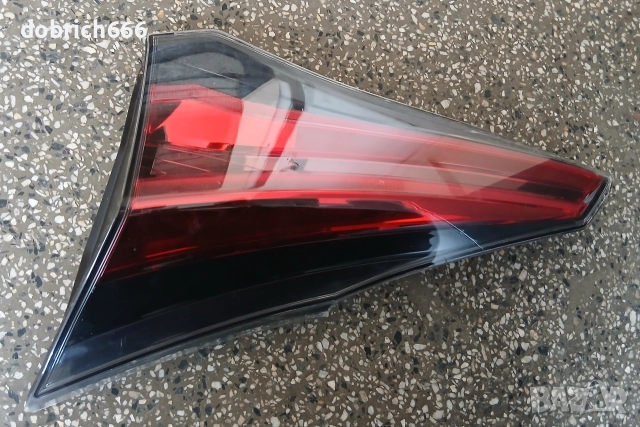 Десен стоп на багажника Toyota Rav4 4 2015-2017 Тойота Рав4 81580-42031