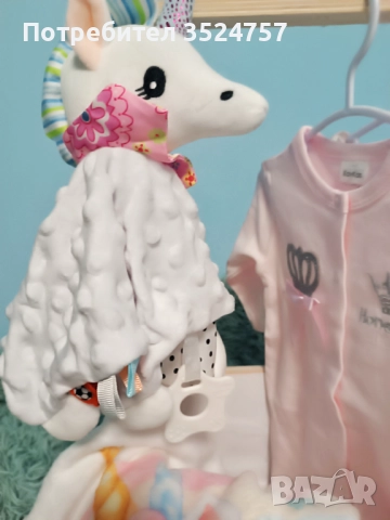 Продавам щендер с кошница с дрешки за момиченце , снимка 7 - Комплекти за бебе - 52354062