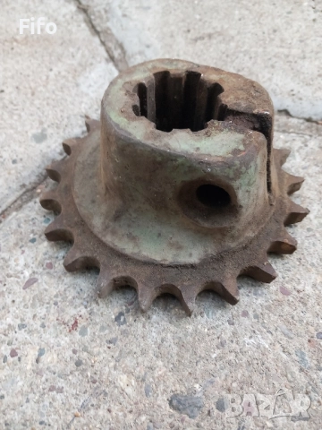 Зъбно колело за верига за силоотводния вал 