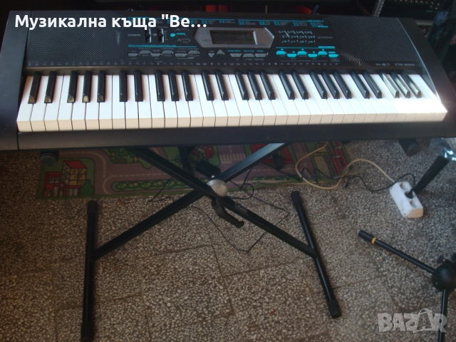 Синтезатор CASIO CTK-2100 със стойка