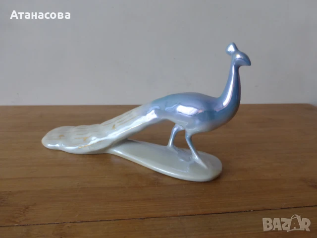 Българска порцеланова фигура Паун 