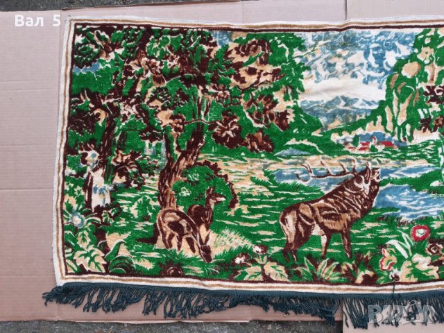 Автентичен стар плюшен ковьор с елен и сърни, снимка 3 - Антикварни и старинни предмети - 38718093