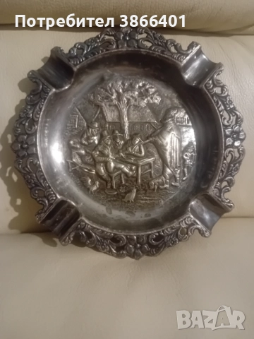 Посребрен ретро пепелник 