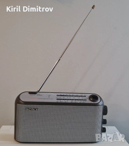 портативно ретро радио Sony ICF-703S, снимка 2 - Радиокасетофони, транзистори - 53370124