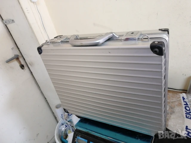Алуминиев куфар RIMOWA , снимка 4 - Куфари с инструменти - 50671371