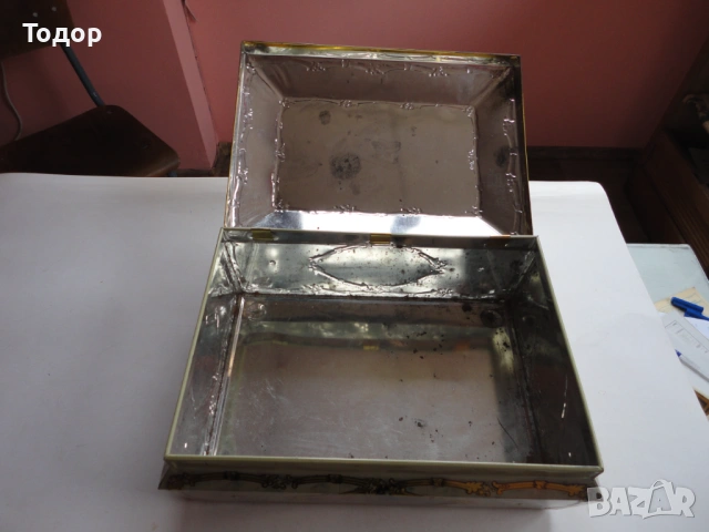 Страхотна ламаринена тенекиена кутия 6, снимка 7 - Антикварни и старинни предмети - 54085963