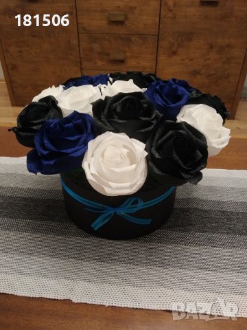  Цветя от креп хартия в кутия, снимка 16 - Изкуствени цветя - 27100148