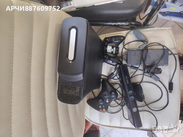 xbox 360 conzole 120 gb hard drive kinect model 1414 adap 1431 и оригинално захранване и два джойсти