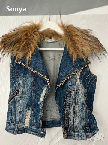 Късо дънково елече с пухена яка, снимка 6 - Елеци - 49980801