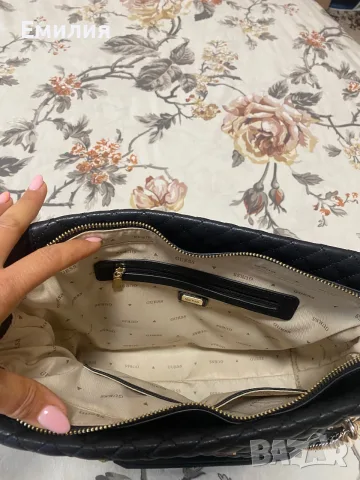Оригинална чанта ,,Guess,,, снимка 4 - Чанти - 56051379