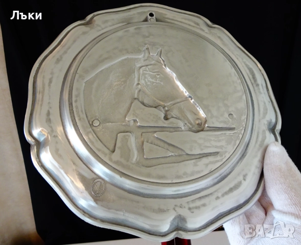 Калаена чиния с изображение на Кон,Конче. , снимка 3 - Антикварни и старинни предмети - 52776813