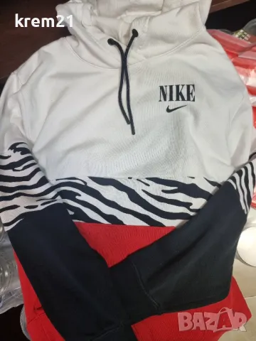Nike дамско худи xs, снимка 3 - Спортни екипи - 47942964