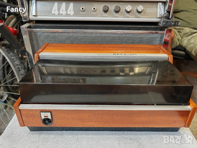 Грамофон с усилвател Вега 101 