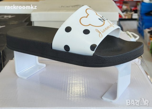 Дамски чехли в бял цвят модел на Москино, снимка 2 - Чехли - 37337285