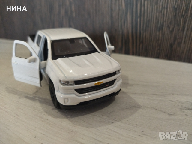 Метална количка Chevrolet Silverado !!!