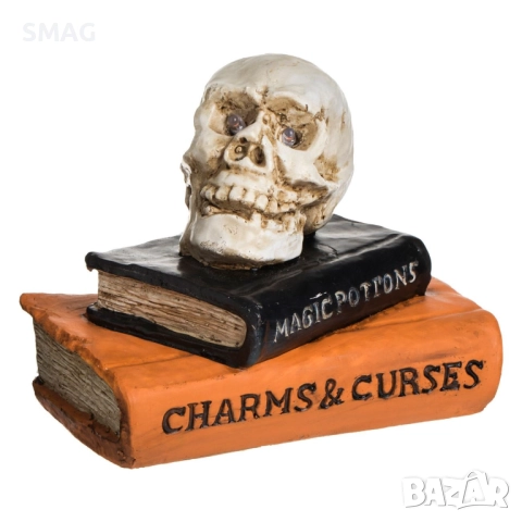 Halloween / Хелоуин декорация – череп върху книги с LED, 19x15x15 см_1256070, снимка 2 - Декорация за дома - 52008143