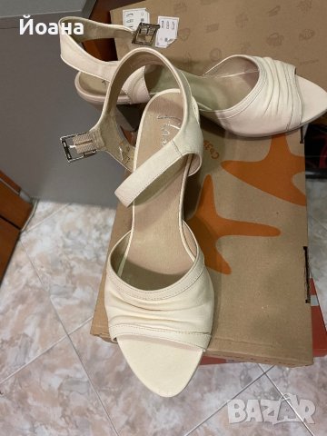 Бели обувки на ток естествена кожа, снимка 1 - Дамски обувки на ток - 42851374