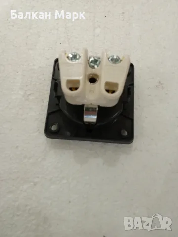 Вграден контакт за кемпер каравана лодка Berker Integro Flow 16A 250V, снимка 4 - Аксесоари и консумативи - 56164811