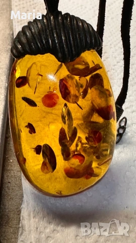 Масивен кехлибарен медальон – ръчна изработка, снимка 6 - Антикварни и старинни предмети - 53254978