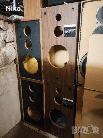 два комплекта кабинети трилентови тонколони 