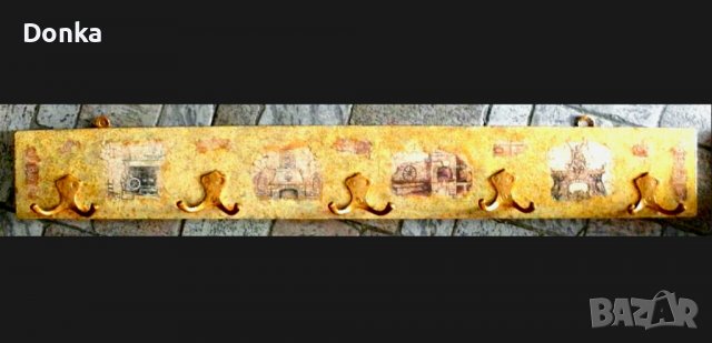 Реставрирана ръчно пре-оформена от художник винтидж закачалка