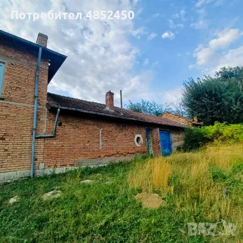Продавам първия етаж от къща в с. Бръшляница | 80 кв.м + двор 1710 кв.м  11 990 €, снимка 2 - Къщи - 56078326