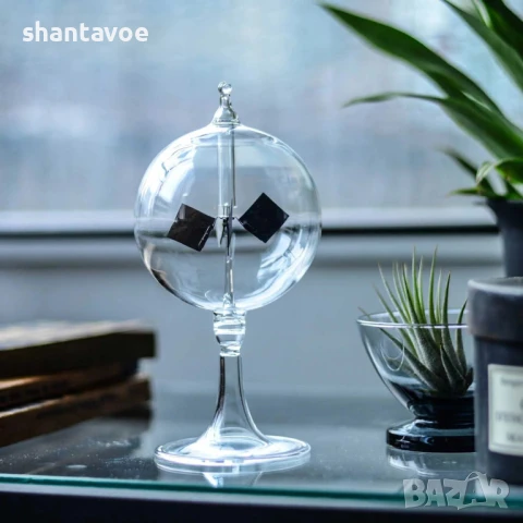 Соларен радиометър на Крукс - задвижван от слънчева светлина  