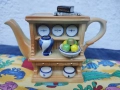 Колекционерски винтидж чайник на Paul Cardew - Small Welsh dresser, снимка 1