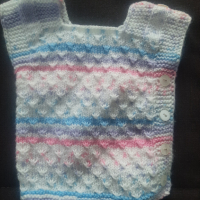 Ръчно плетено бебешко пуловерче, снимка 1 - Жилетки и елечета за бебе - 36515267