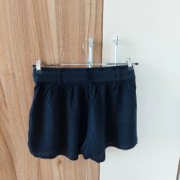 Terranova дамски черни къси панталони с колан в размер М, снимка 2 - Къси панталони и бермуди - 37173693