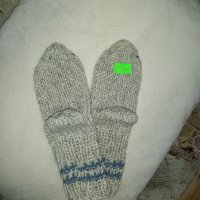 Ръчно плетени детски чорапи от вълна, снимка 1 - Чорапи - 38726824