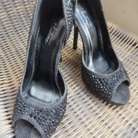 Черни сандали на ток, снимка 4 - Дамски обувки на ток - 42063303