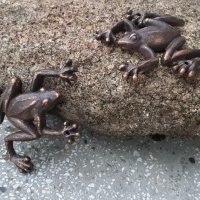 Лот масивни чугунени жаби, 660гр, снимка 4 - Градински мебели, декорация  - 31659252