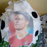 Пинята Роналдо плюс маска и конфети подарък, снимка 2 - Декорация за дома - 27697510