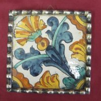 17c Antique Spanish Mayolica tile with stylised carnation, снимка 4 - Антикварни и старинни предмети - 37031355
