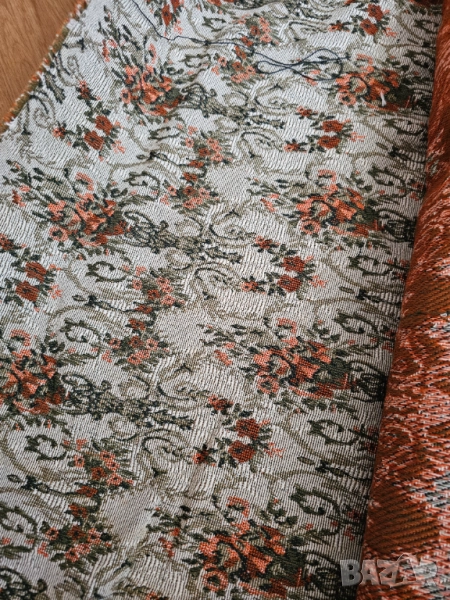 Българска дамаска сив фон с цветя - топ дължина 6 метра широчина 1,45 от старото добро качество., снимка 1