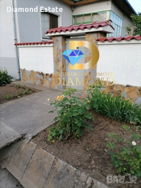 Двуетажна къща в село Градина, общ. Първомай, снимка 1