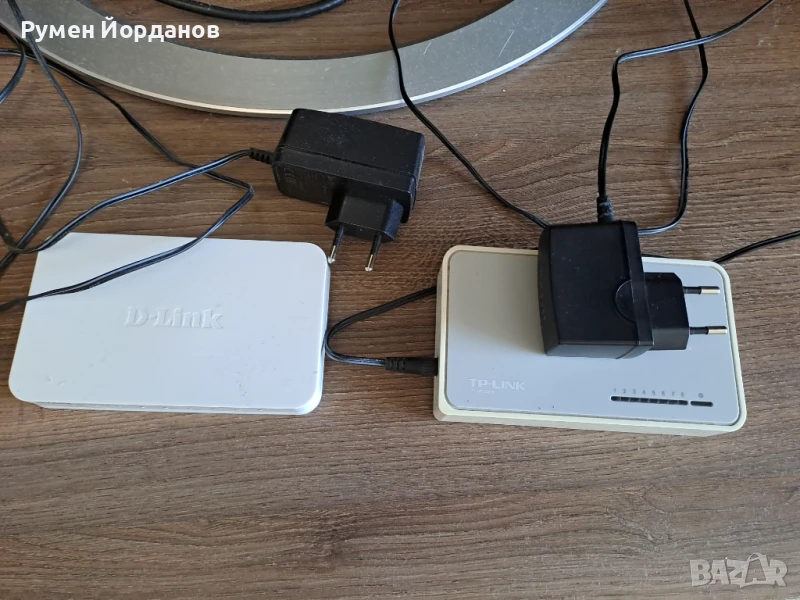 Продавам два 8 портови суича., снимка 1