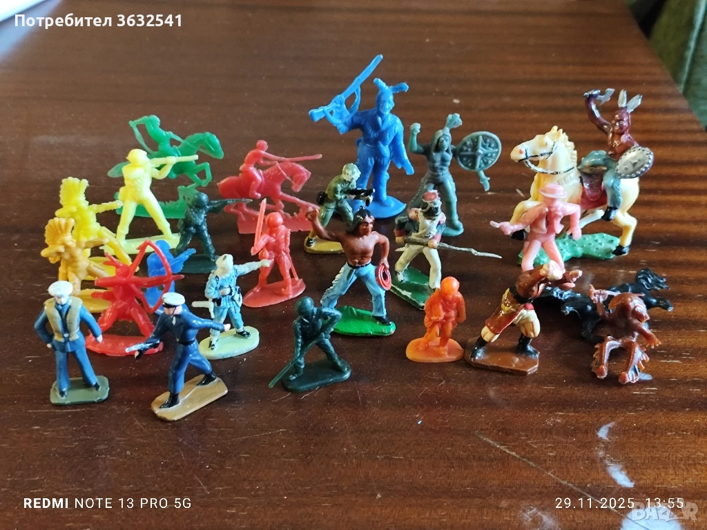 Продавам 24бр СОЦ фигурки , индианците и войници., снимка 1
