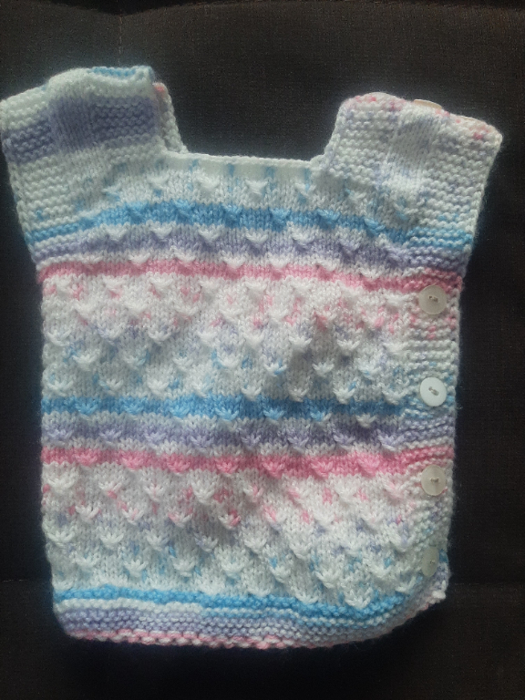Ръчно плетено бебешко пуловерче в Жилетки и елечета за бебе в гр. Монтана -  ID36515267 — Bazar.bg