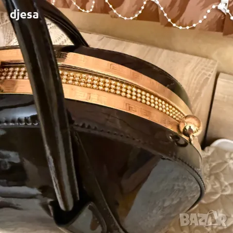 Дамска чанта лачена, снимка 5 - Чанти - 49091527